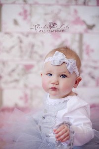 Headband with grey bow with lace