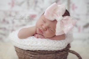 Oversized bow with gold lace and pearls in pink